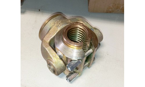 SPR5.20.112 Гайка в сборе с обоймой и вилкой (горизонтальная ось)