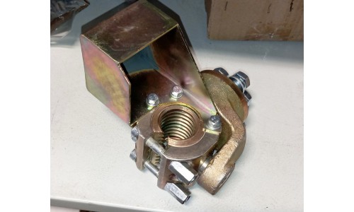 SPR5.11.102 Гайка в сборе с обоймой и вилкой (вертикальная ось) SPR5.11.102 Гайка в сборе с обоймой и вилкой (вертикальная ось)